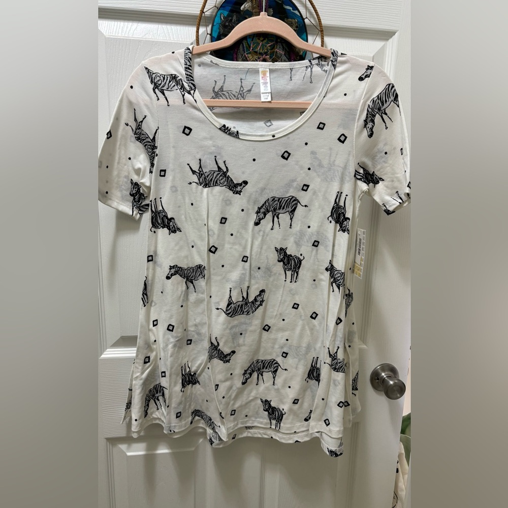 Xxs perfect T zebra on it.